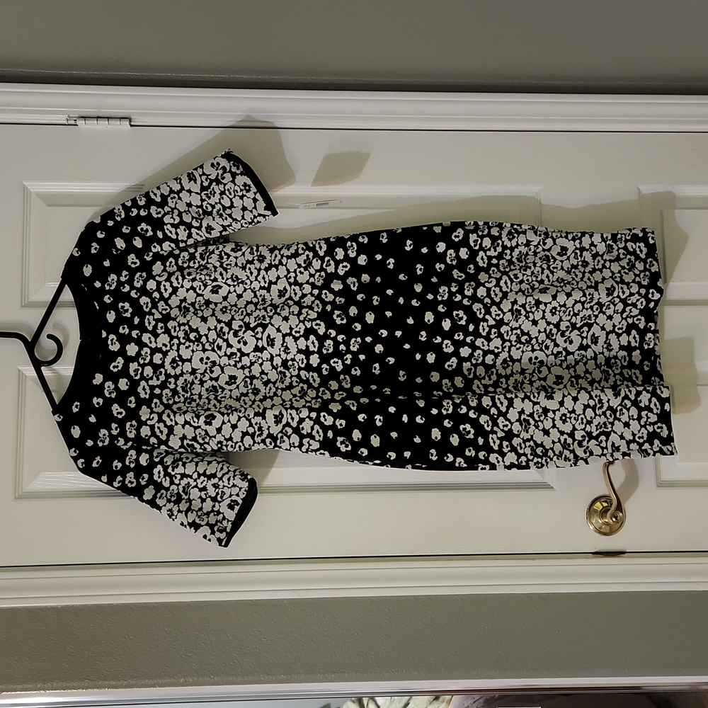 Taylor Black/Ivory Floral Body Dress